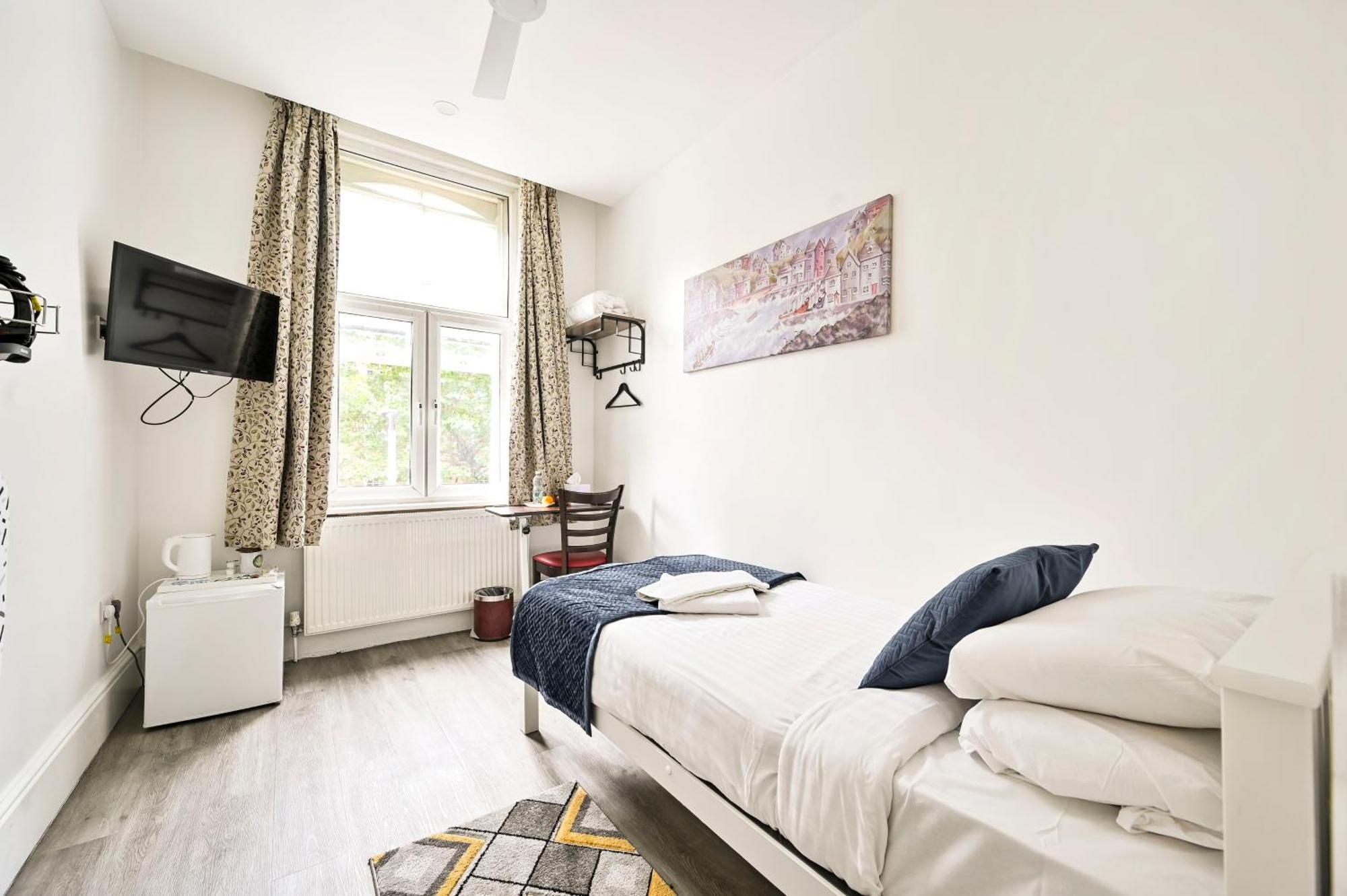Single Room with Shared Bathroom