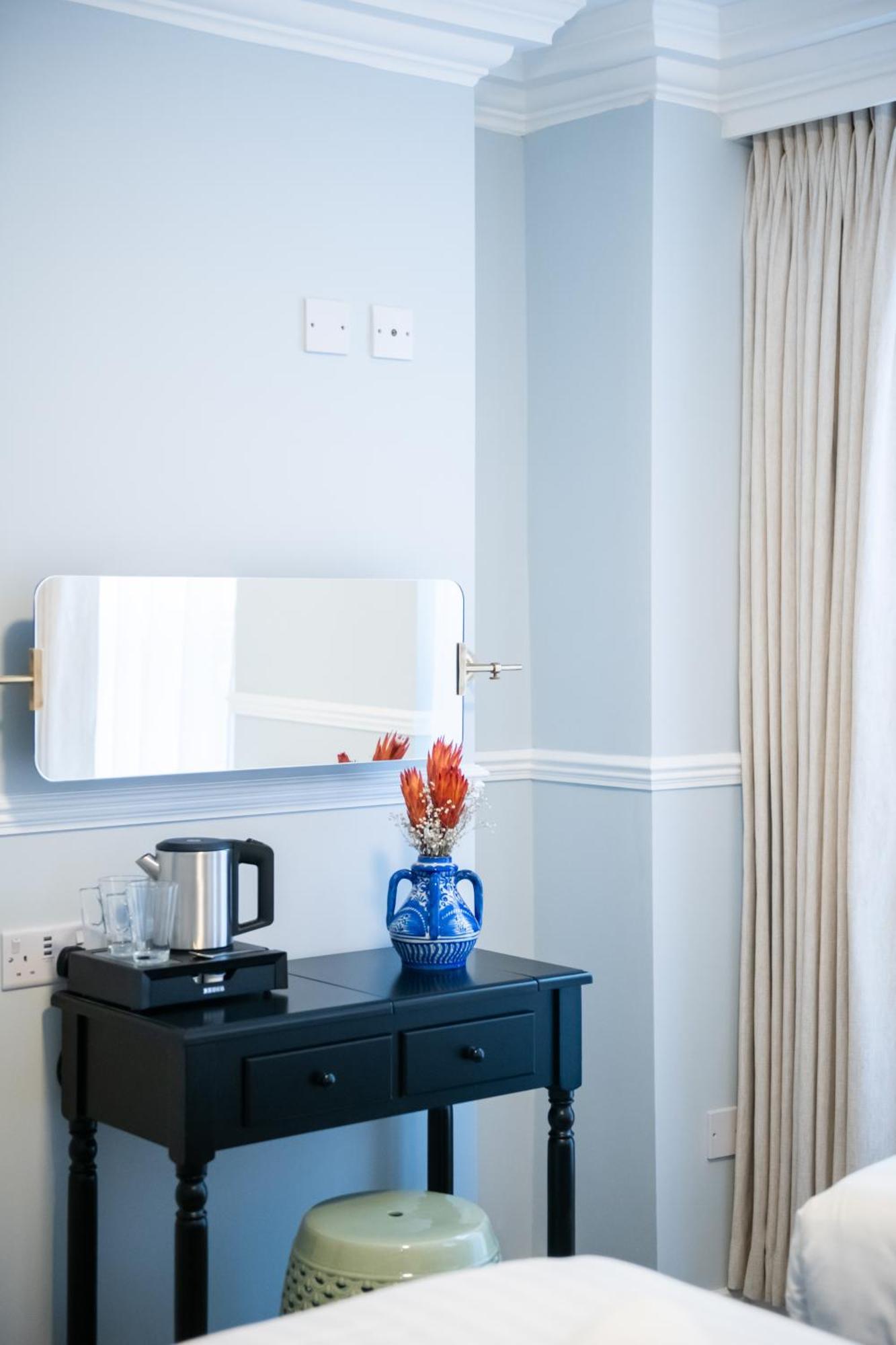 Americana Twin Room