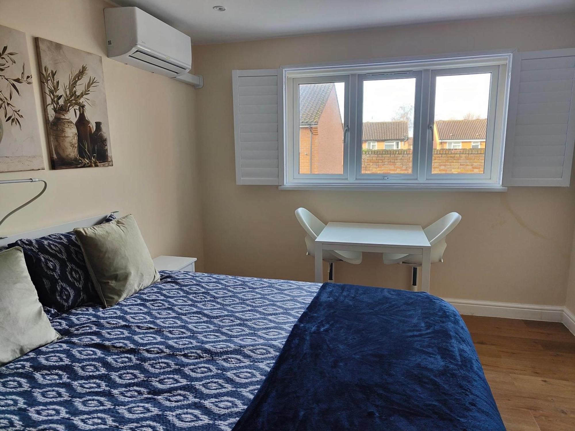 Deluxe Double Room Shower