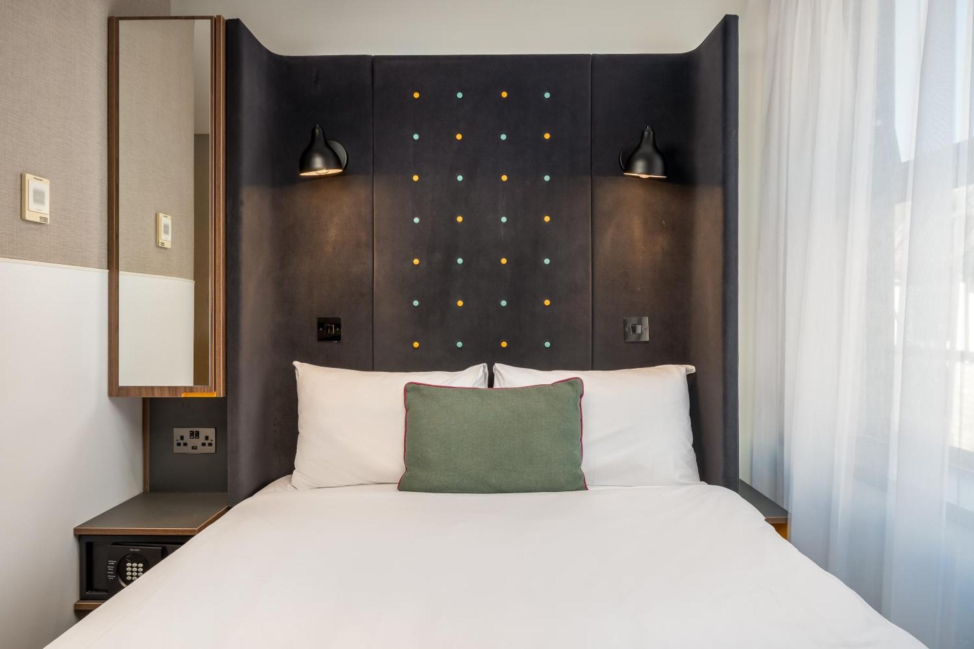 Cosy Double Room Window