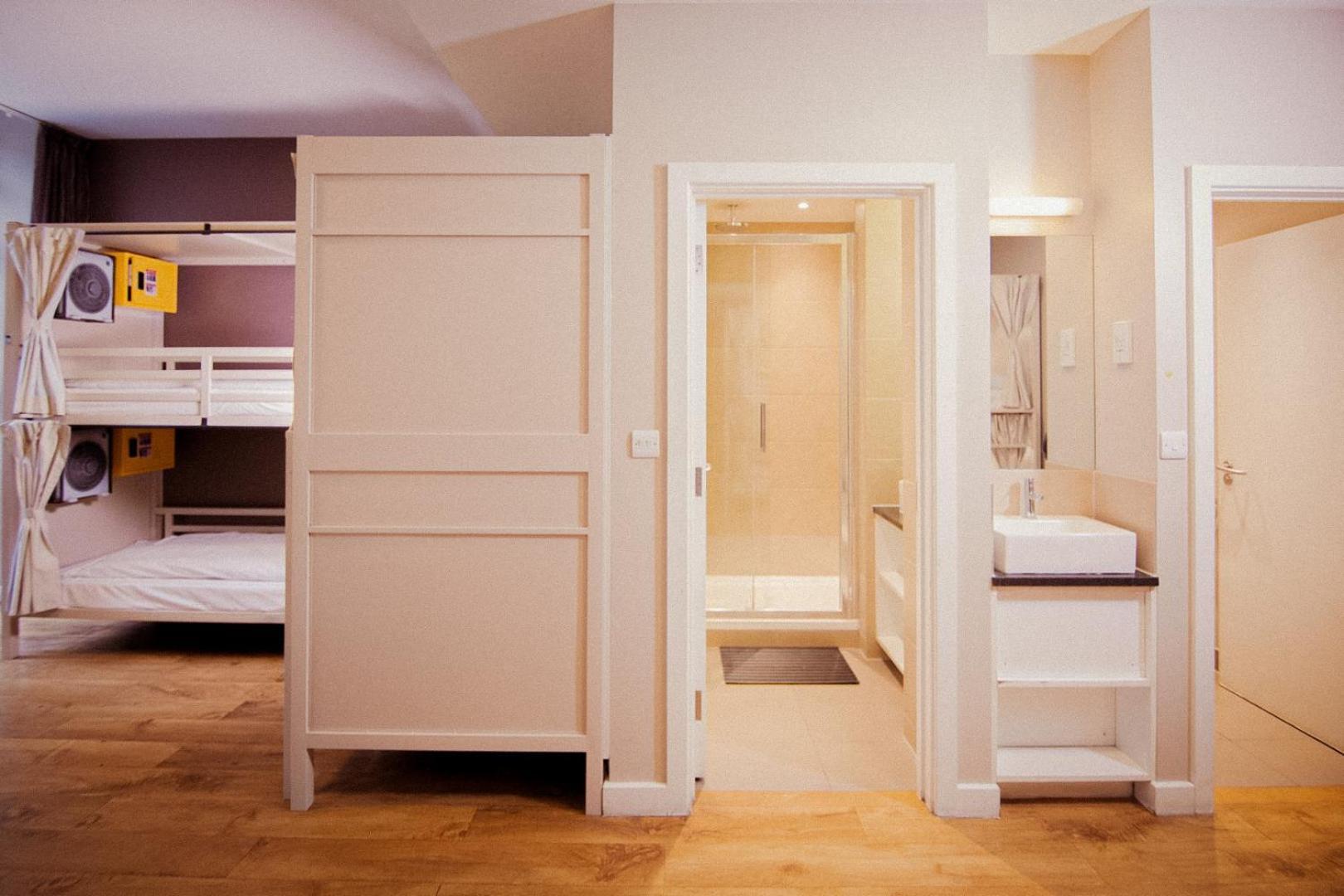Bed 4-Bed Mixed Dormitory Room