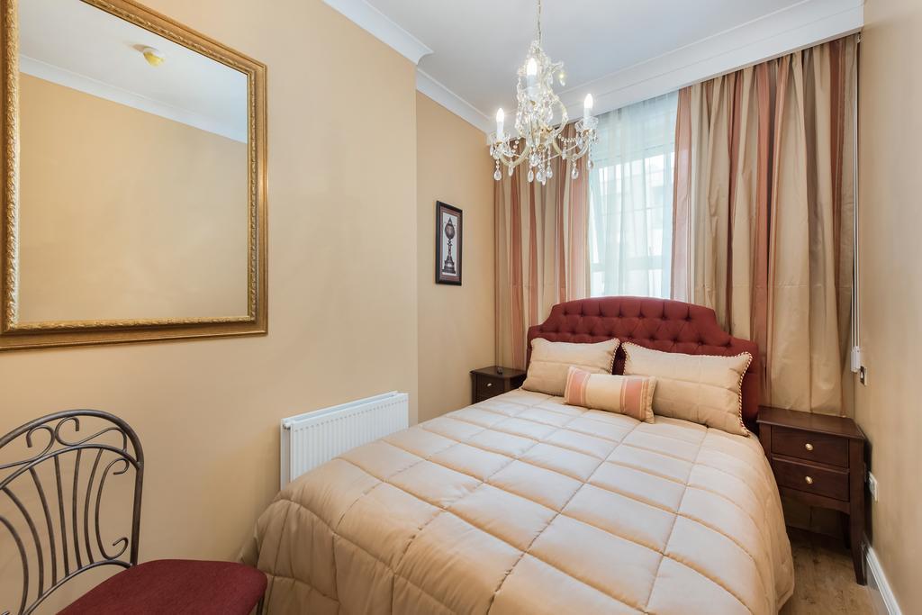 Deluxe Double Room Shower