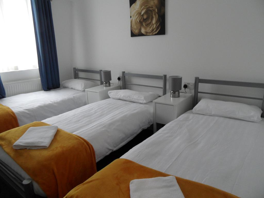 Basic Triple Room – Shared Bathroom Facilities