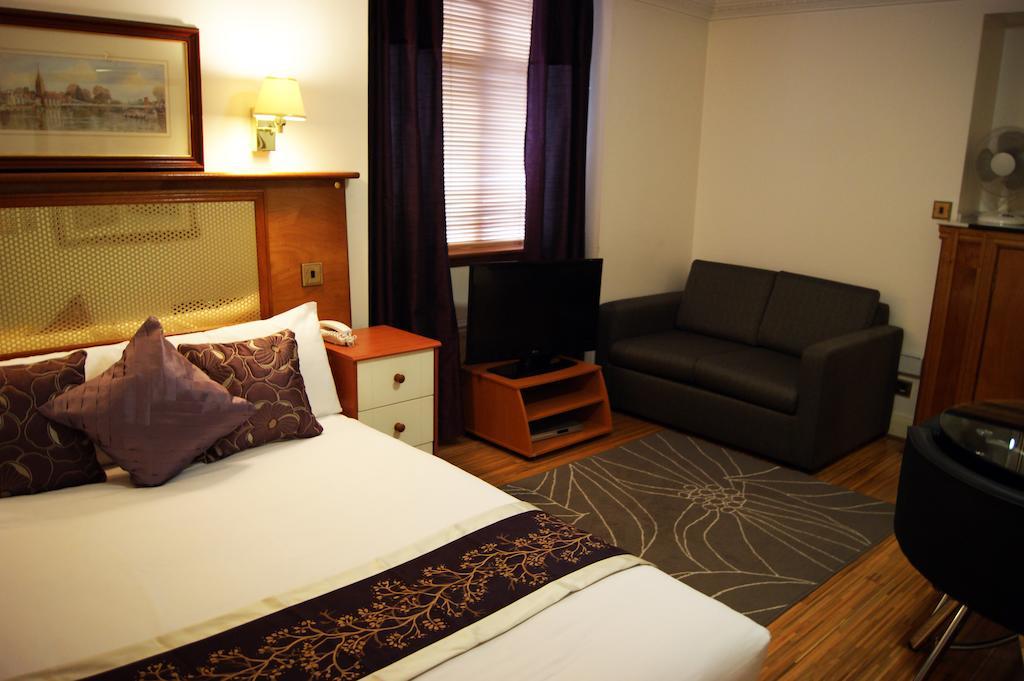 One Bedroom Apartment