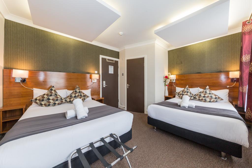 Quadruple Room Private Bathroom