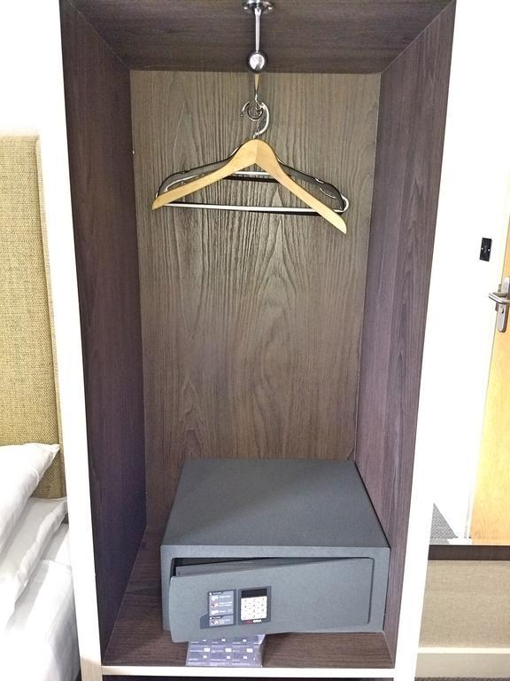 Single Room,451175820:JPEG