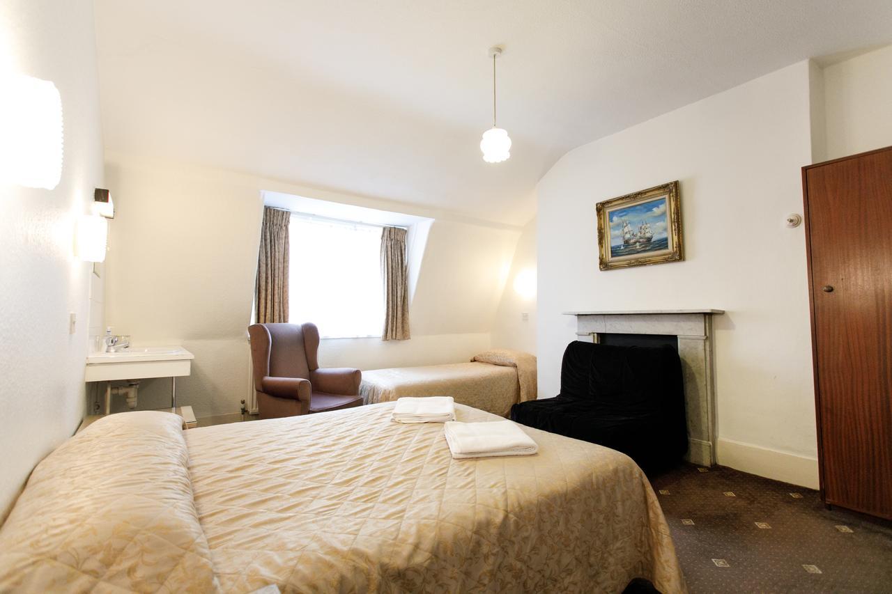 Quadruple Room with Shared Bathroom