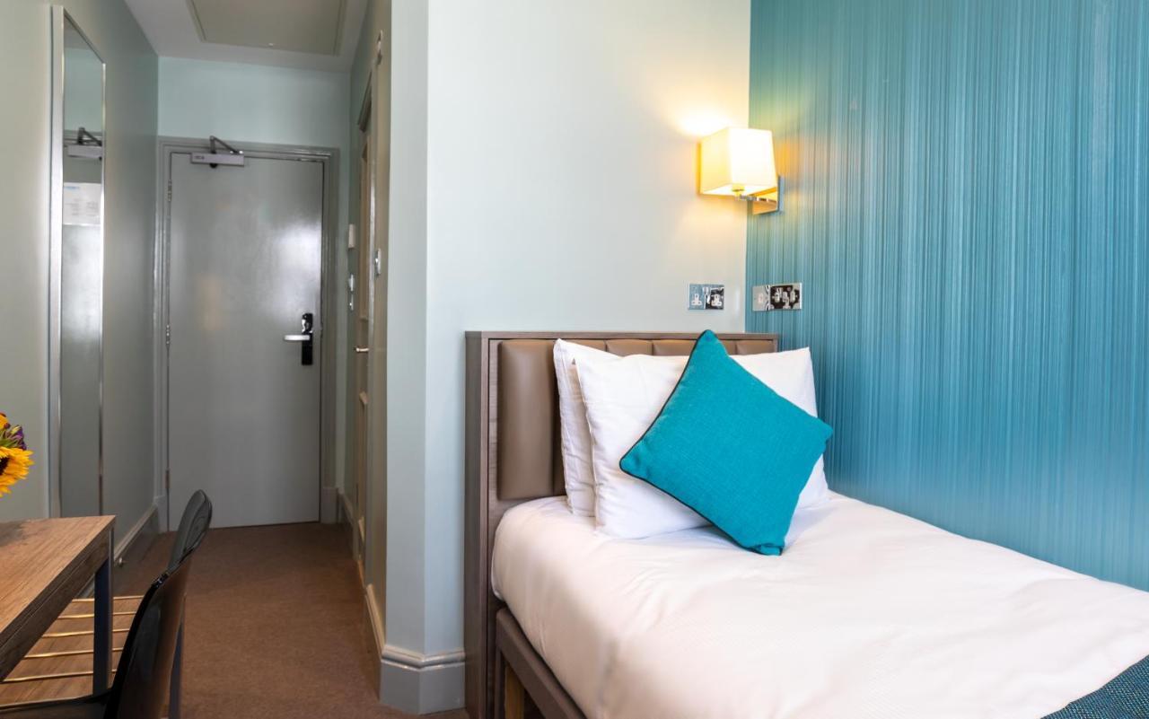 Single Room,727937089:JPEG