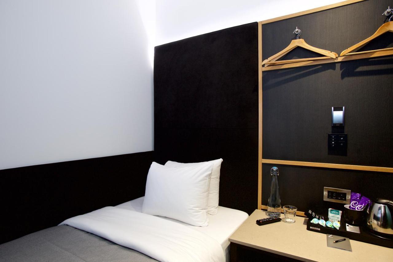 Single Room No Window