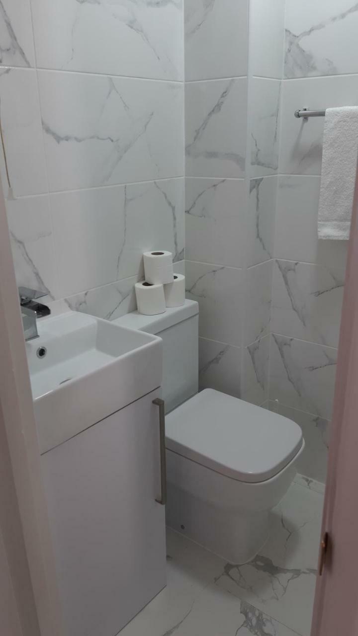 Standard Single Room,942877684:JPEG