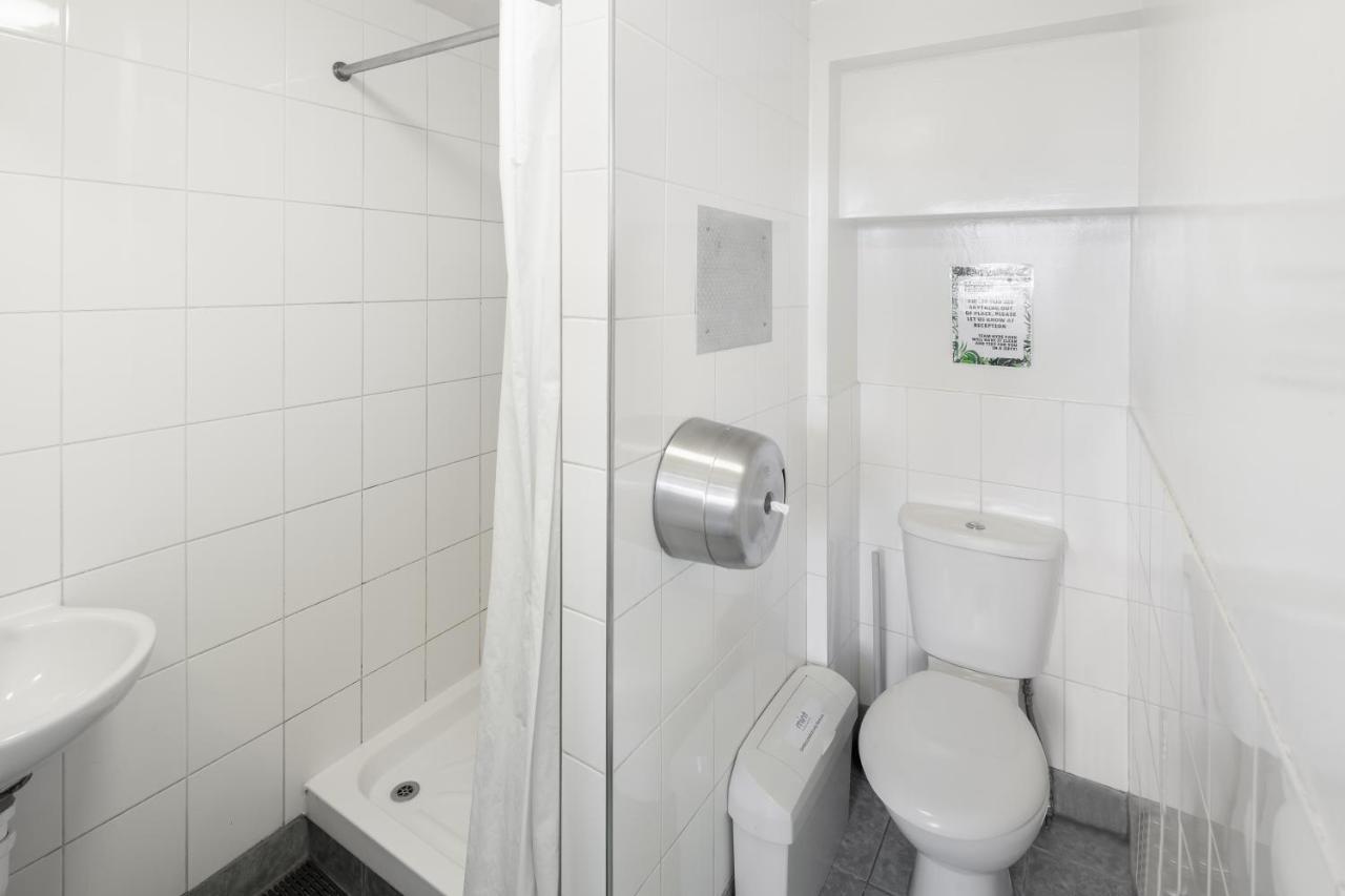 Bed in 15-Bed Mixed Dorm Ensuite (18–40 years)
