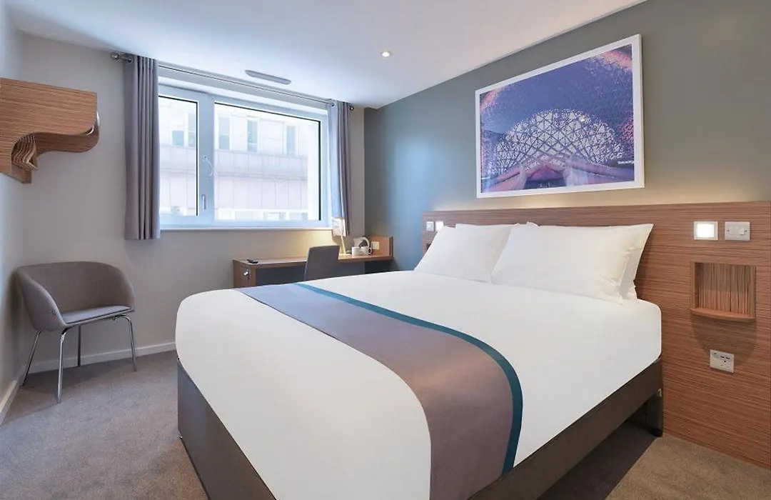 Travelodge London City-1