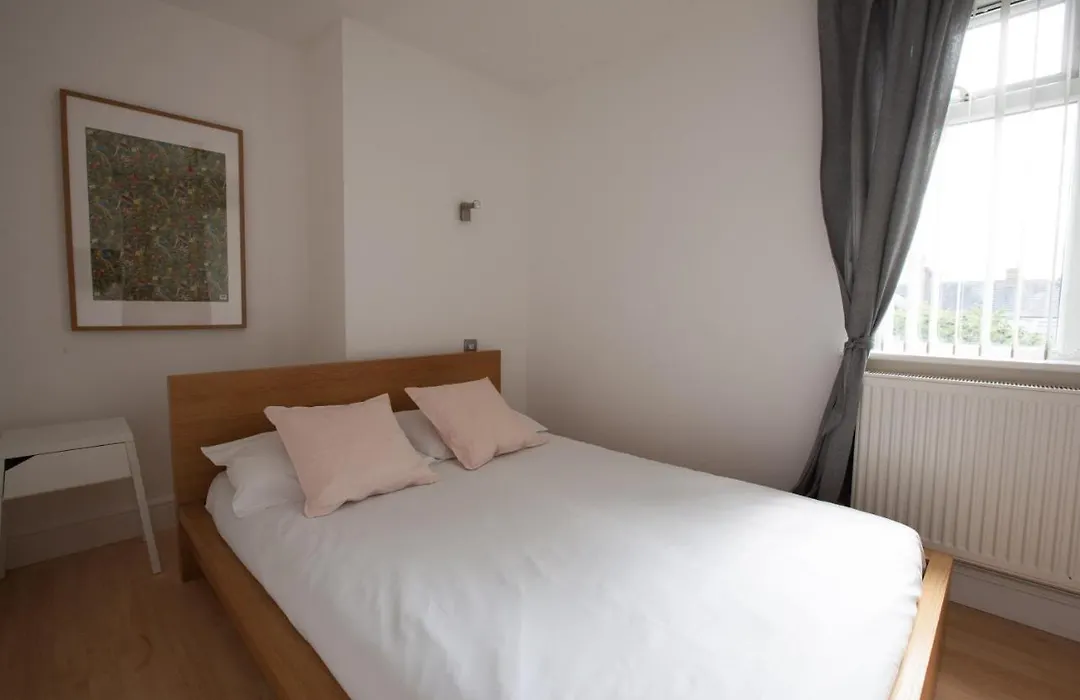 Tooting Rooms & Studio By Primecityhosts-1