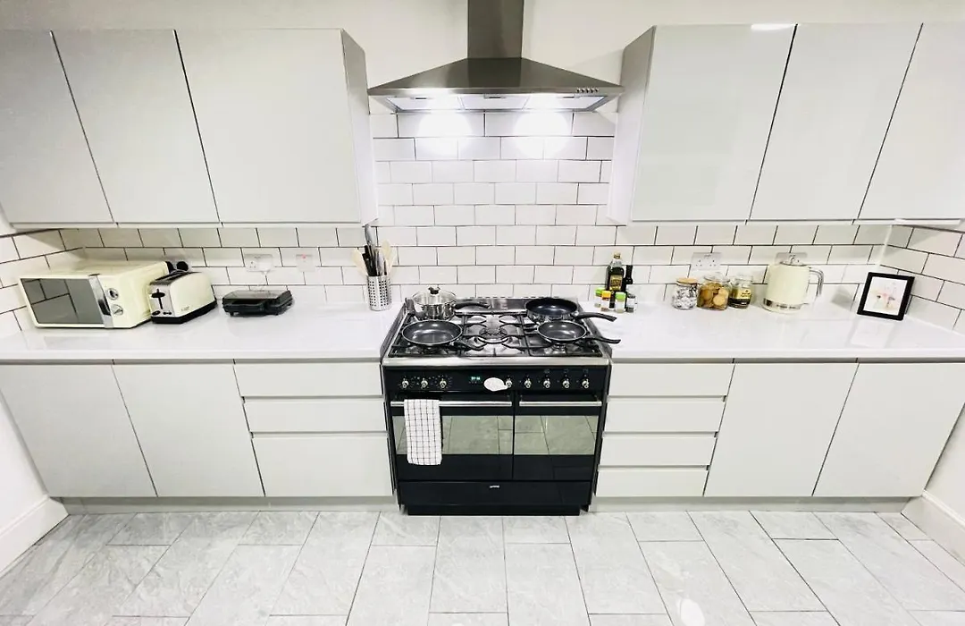 Leytonstone House - Sleepylodge-1