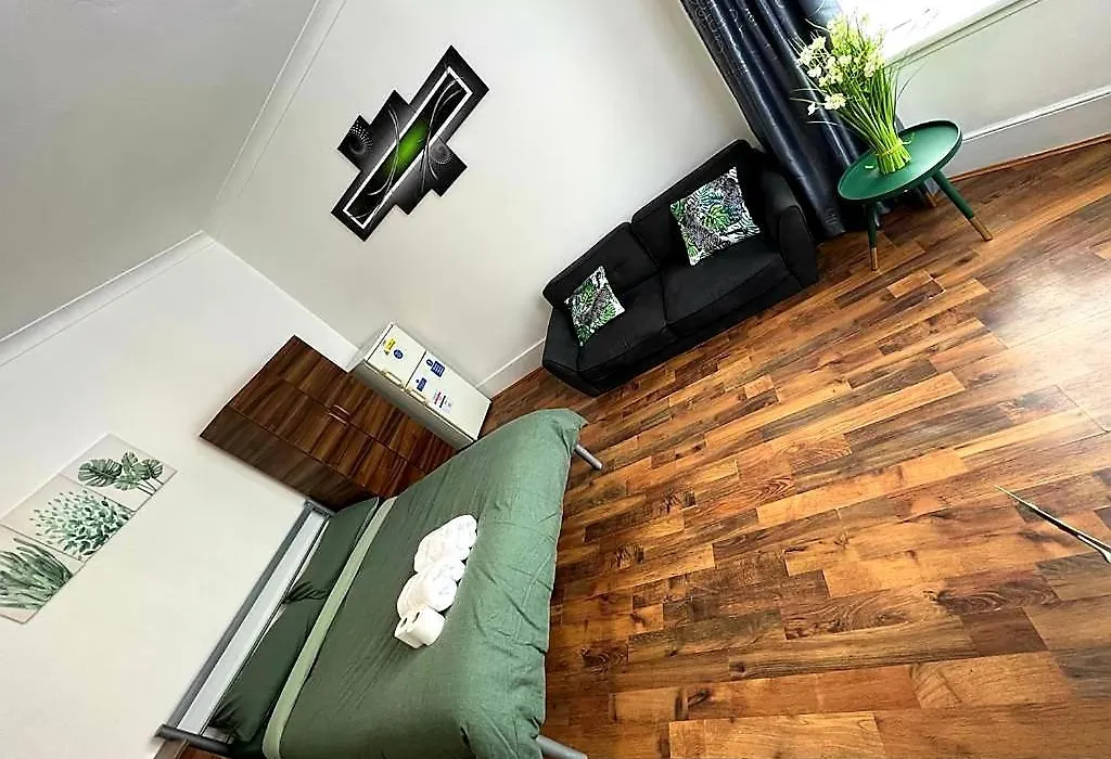 Woodgreen House-1
