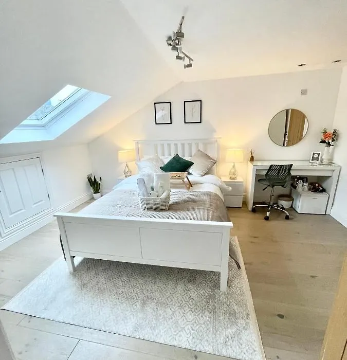 Luxury En-Suite Double Bedroom Stratford E15-1