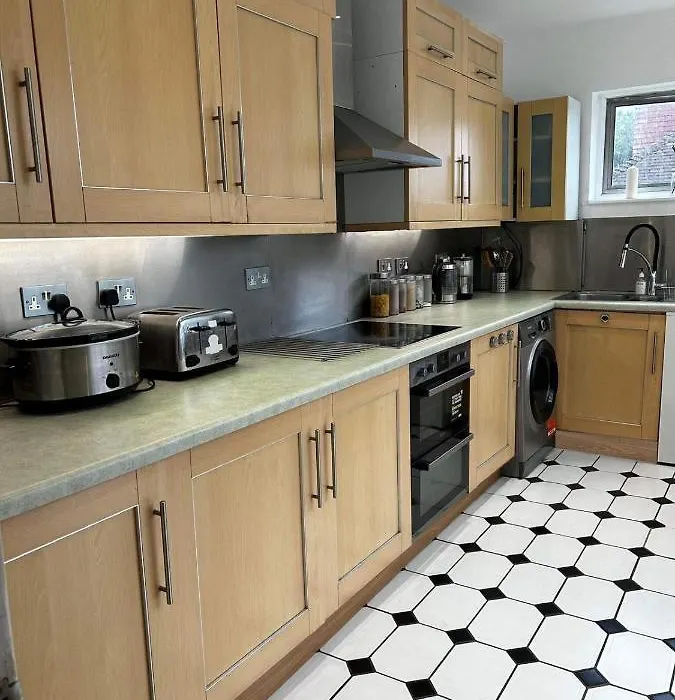 Don'T Wake Me Up. South London. Sleeps 6-1