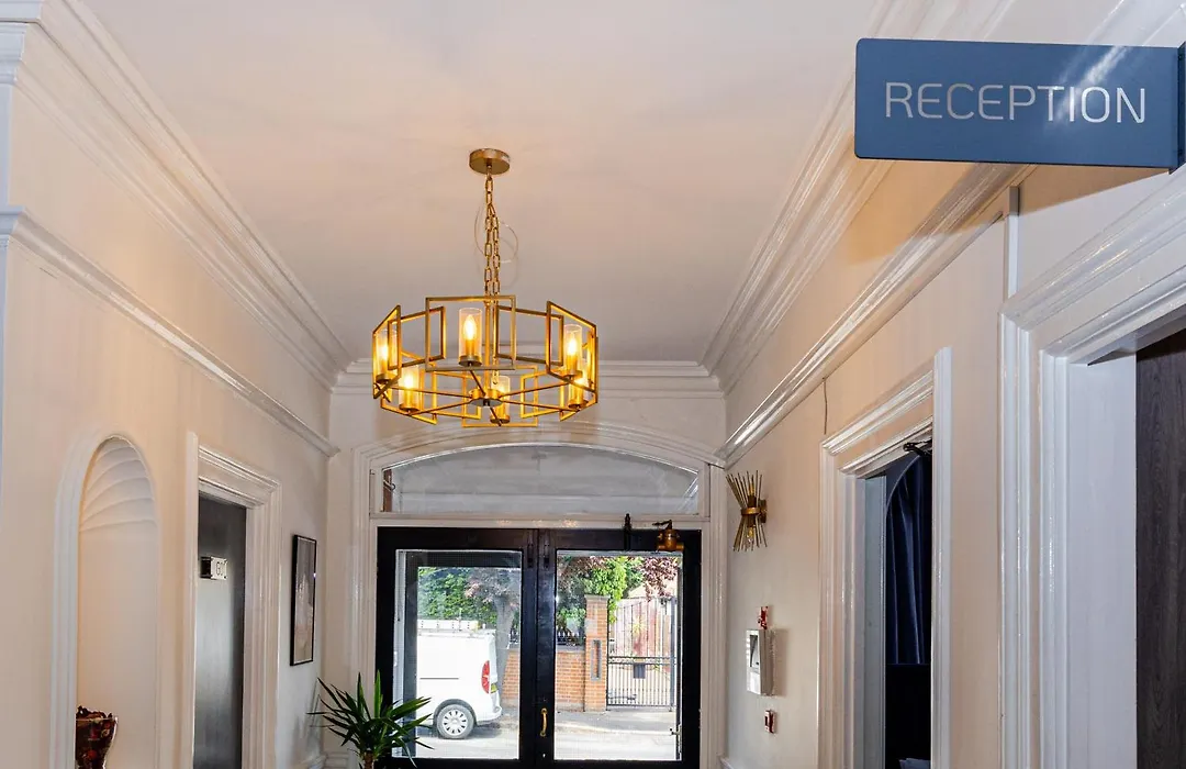 Woodford Hotel-1