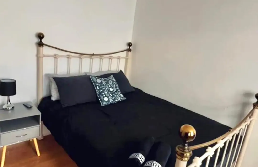 Entire 2 Bedroom House In Hackney-1