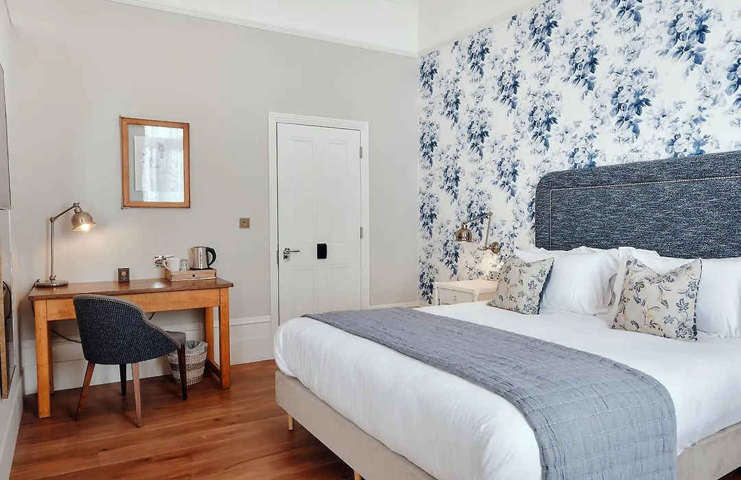 The Black Lion Pub & Boutique Guesthouse-1