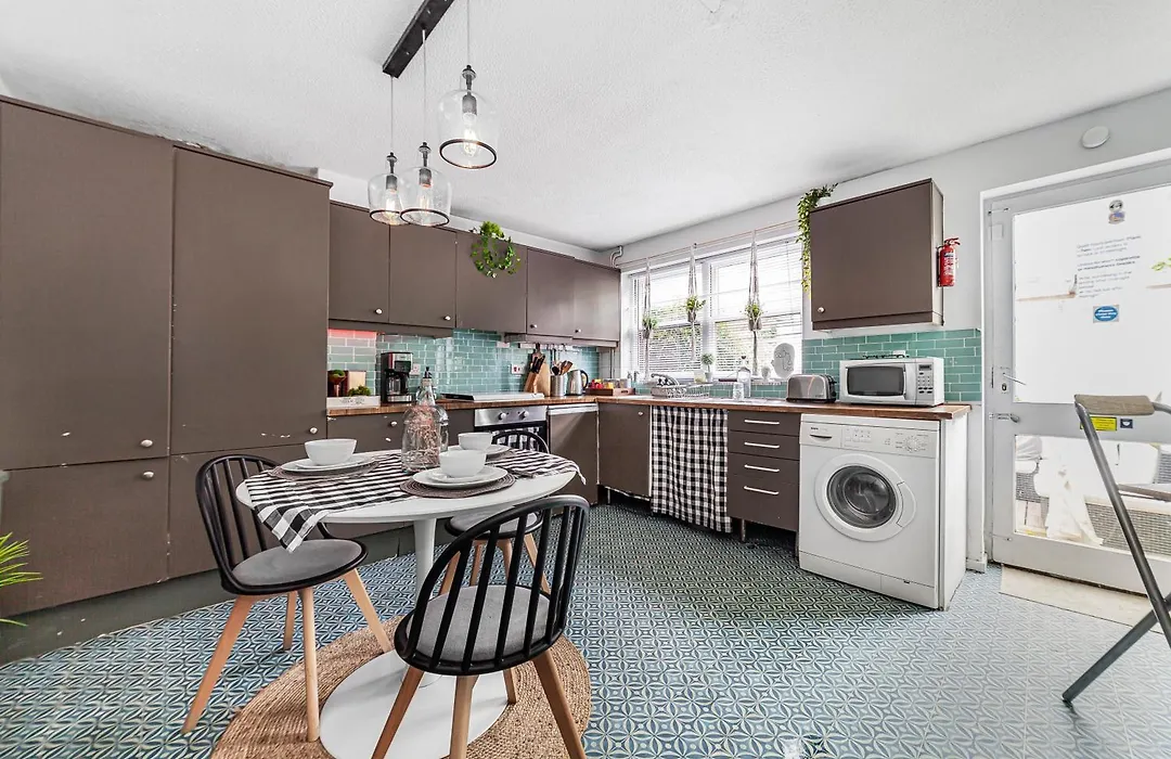 2Bed Garden House W/Hot Tub, Sauna & Cinema Room-1