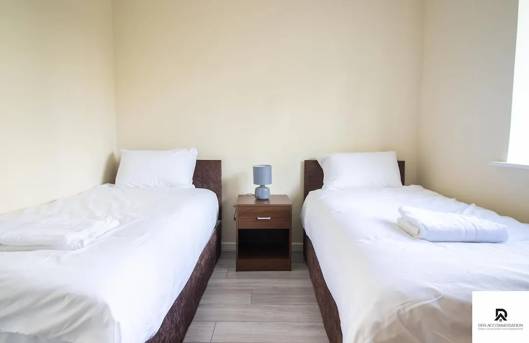Newly Launched Two Bedroom House By Den Accommodation Short Lets & Serviced Accommodation With Garden-1