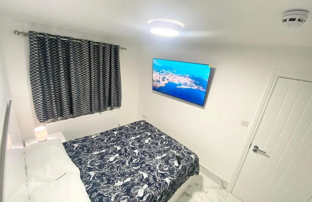 The Royal Boutique Kensington Lodge By London , Sleep 11-1