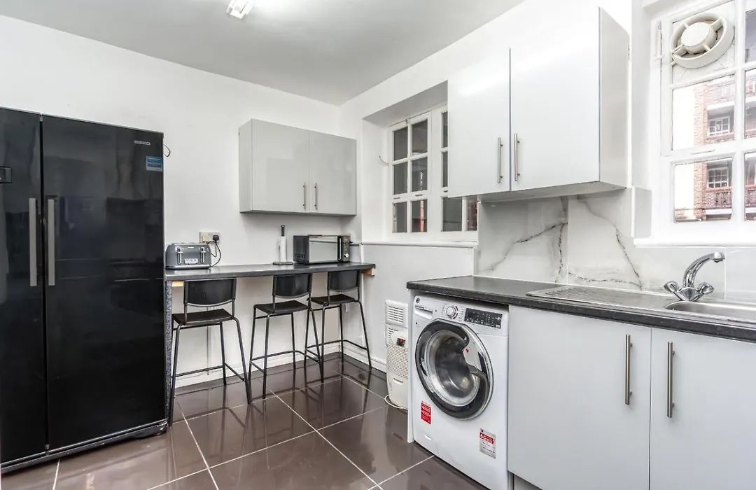 Shared Guest House In Hackney-1