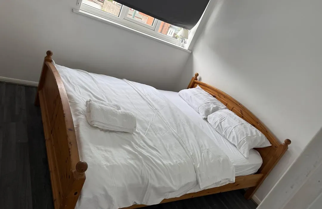 Close London City Airport- Petok - Free Parking-1