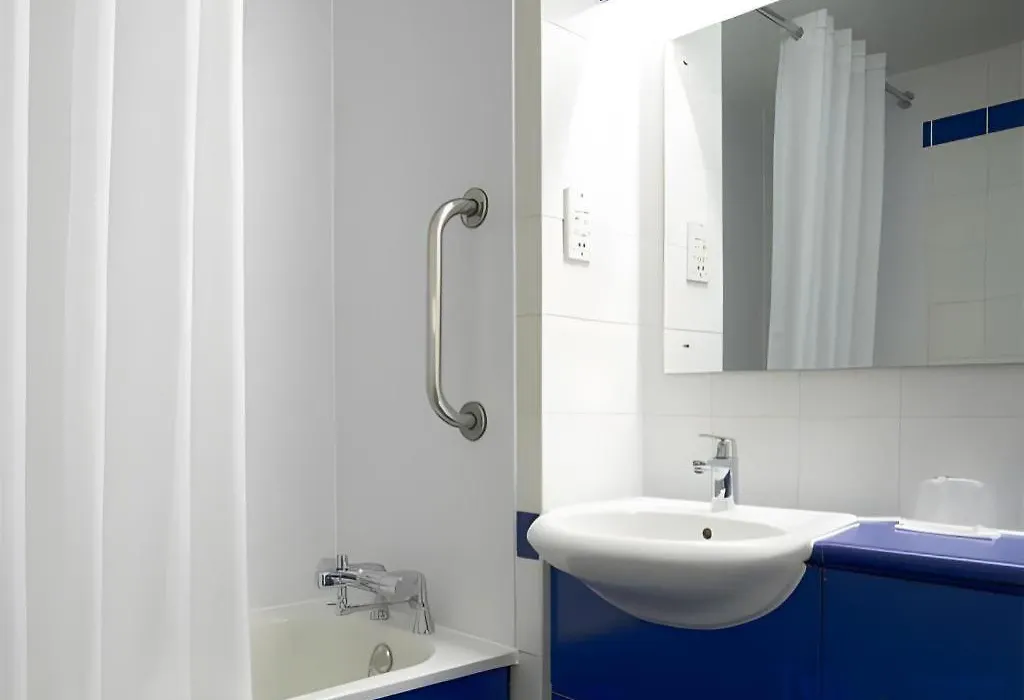 Travelodge London Chessington Tolworth-1