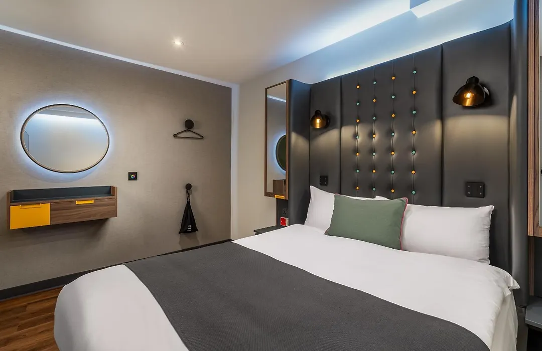 Point A Hotel London Canary Wharf-1