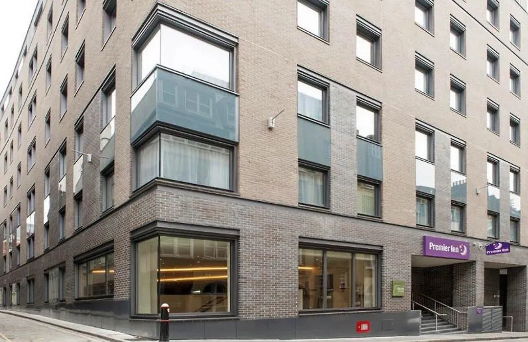 Premier Inn London Bank-1