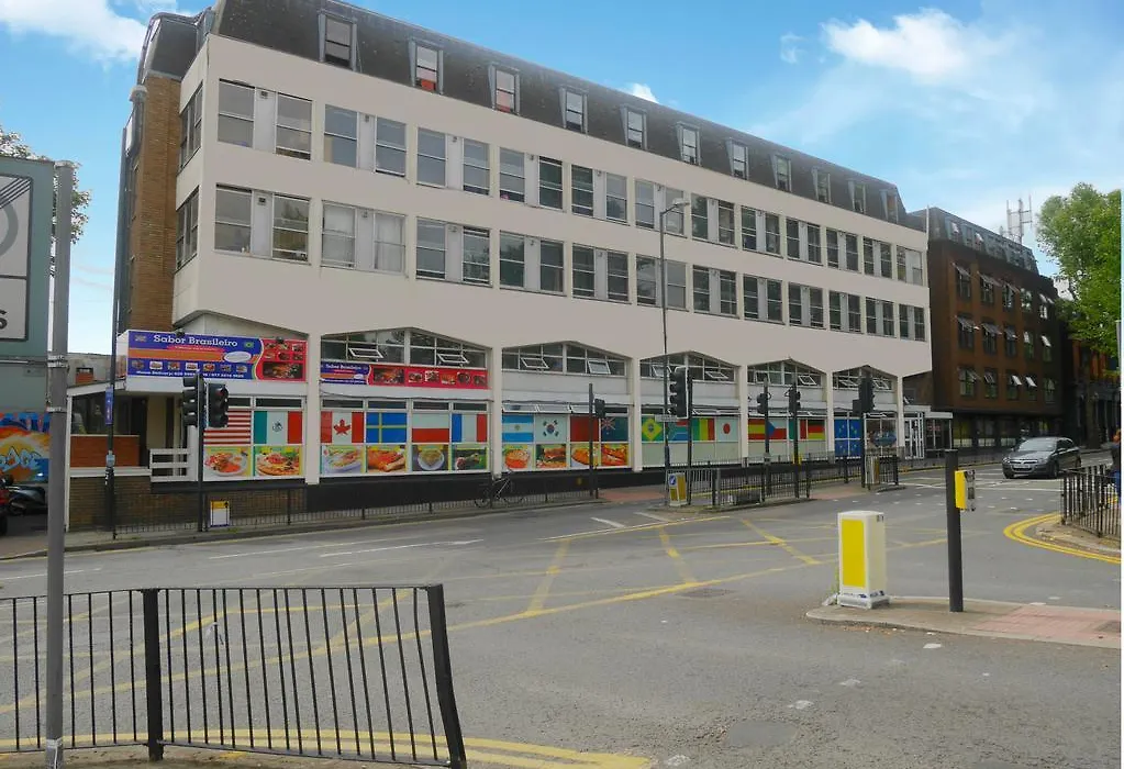 Kensal Green Backpackers 2-1