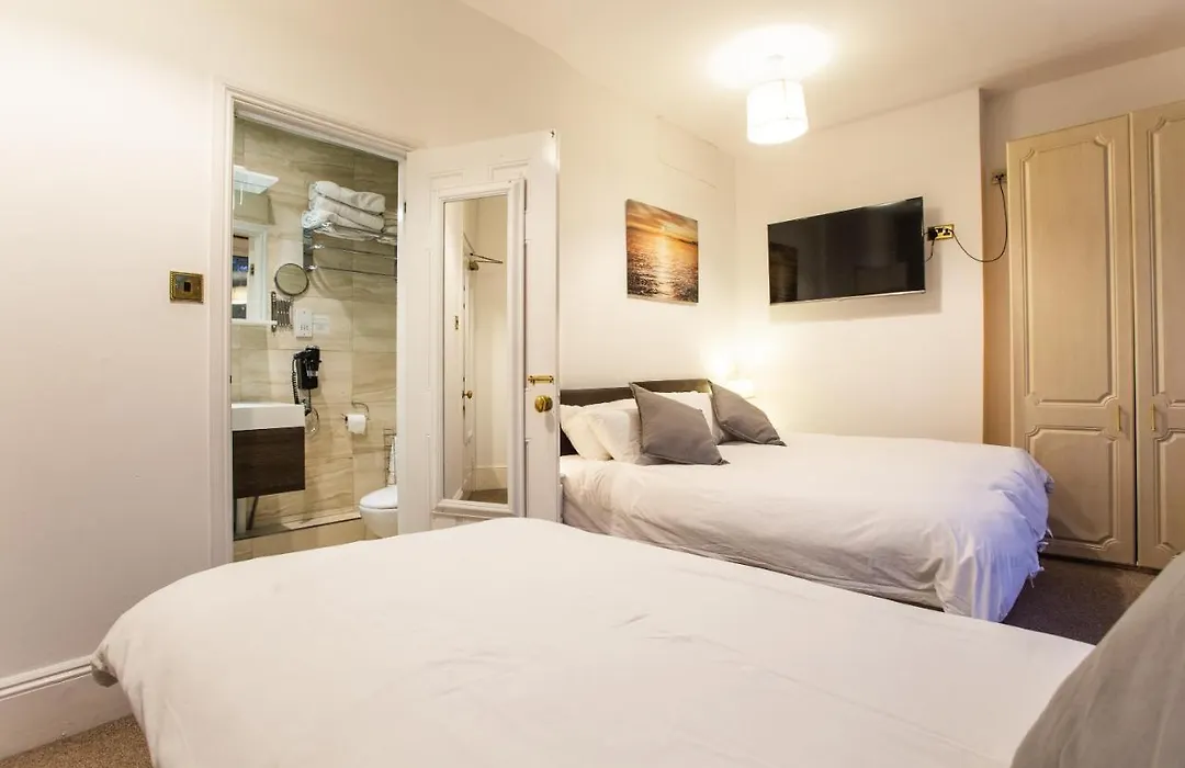 Oyo The Greenland Hotel-1