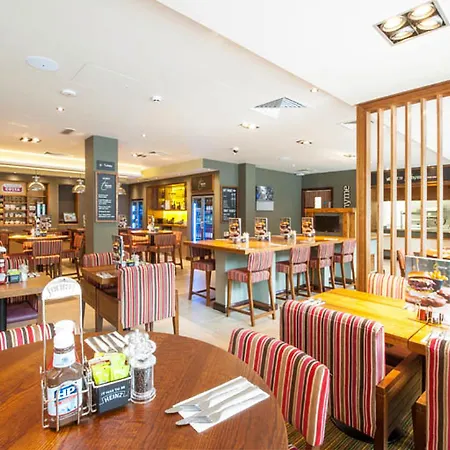 Premier Inn London Hackney-3