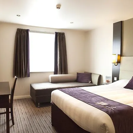 Premier Inn London Greenford-3