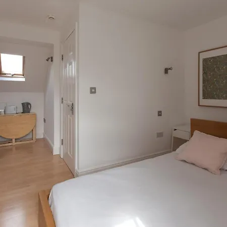Tooting Rooms & Studio By Primecityhosts-2