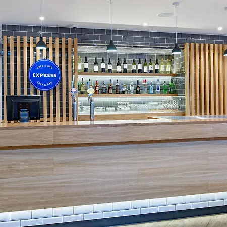 Holiday Inn Express London-Ealing By Ihg-3