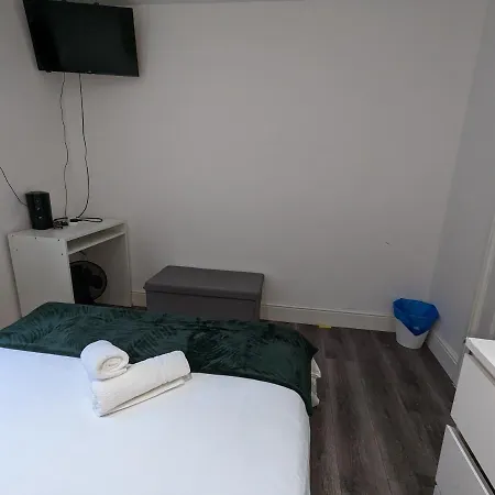 Mile End- Prime Location-2