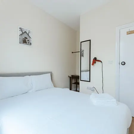 Mile End Rooms 57A-2
