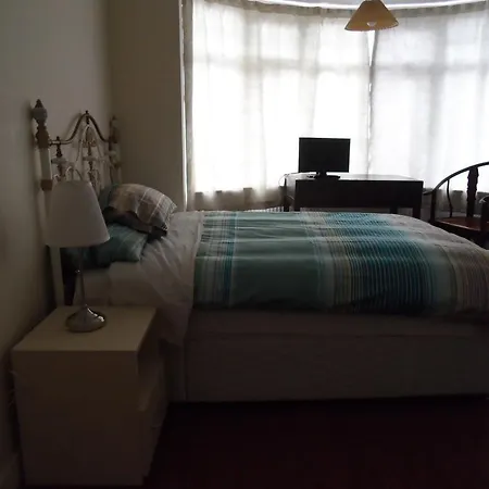 Compton Guest House-3