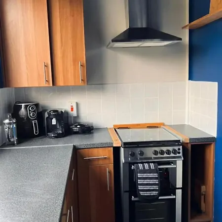 Entire 2 Bedroom House In Hackney-3