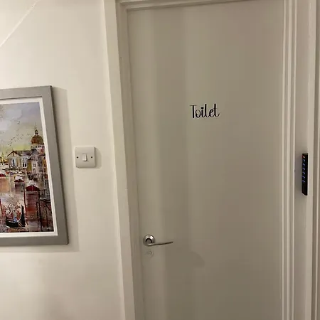 Lovely Triple And Quadruple Rooms In Euston & Square In Central London-2