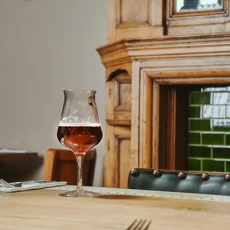 The Black Lion Pub & Boutique Guesthouse-2