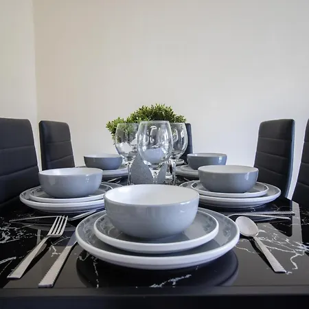 Newly Launched Two Bedroom House By Den Accommodation Short Lets & Serviced Accommodation With Garden-2