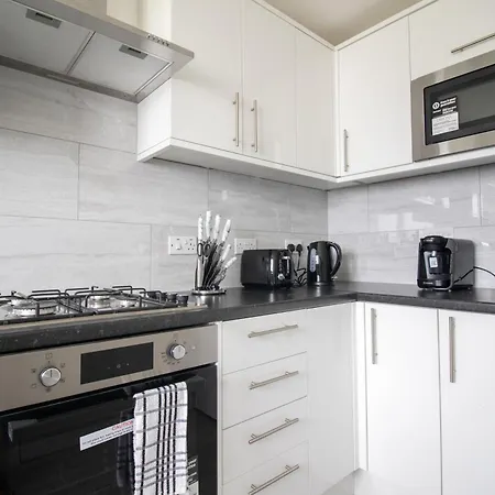 Newly Launched Two Bedroom House By Den Accommodation Short Lets & Serviced Accommodation With Garden-3