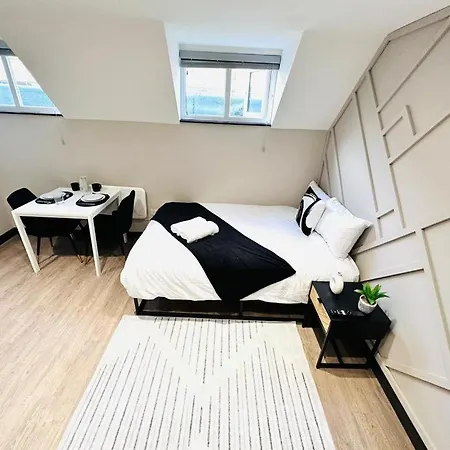 London 1 Central Studio Like A Hotel Room-2