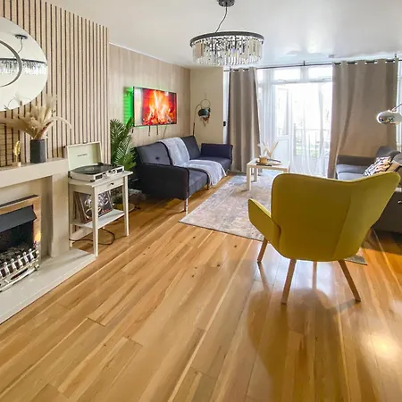 3Bed 2Bath With Garden Sauna & Hot Tub-2