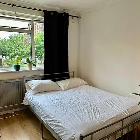 Whitechapel Lindley House R2-3