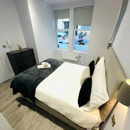 London Sw18 Top Studios Great Location Perfect For Tourist-3